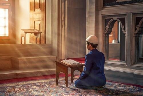 child reciting quran